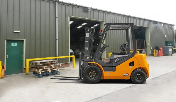 Diesel forklift REGO FD25T - 2.5t.