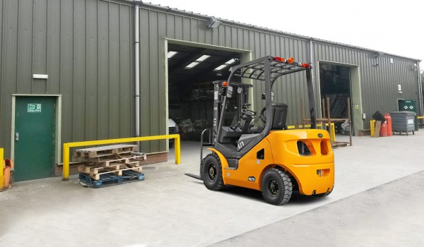 Diesel forklift REGO FD25T - 2.5t.