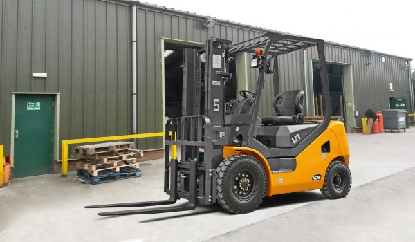 Diesel forklift REGO FD25T - 2.5t.